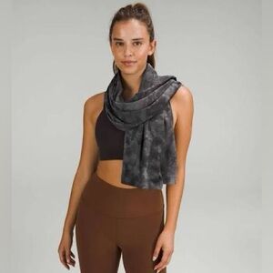 Lululemon Customizable Nulu Snap Scarf